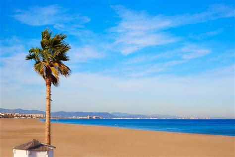 Playa de la Malvarrosa en la marina