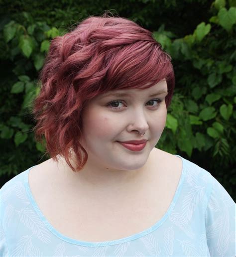 Prom hairstyles for plus-size women