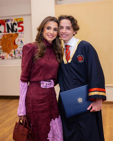 Queen Rania of Jordan with her children