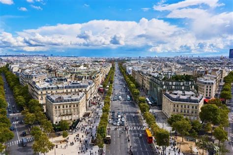 Romantic Stroll at Place Charles de Gaulle