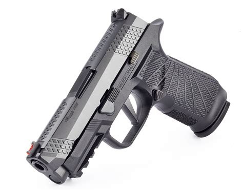 Sig Sauer P320 Carry 4