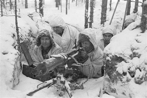 Simo Häyhä with Finnish troops