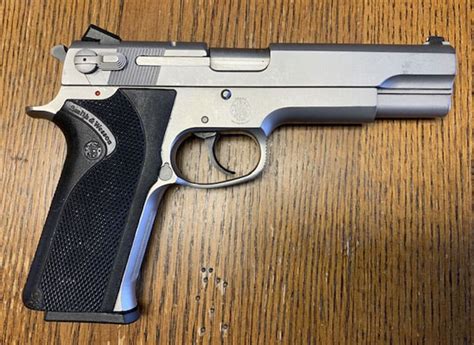 Smith and Wesson 1006 Pistol