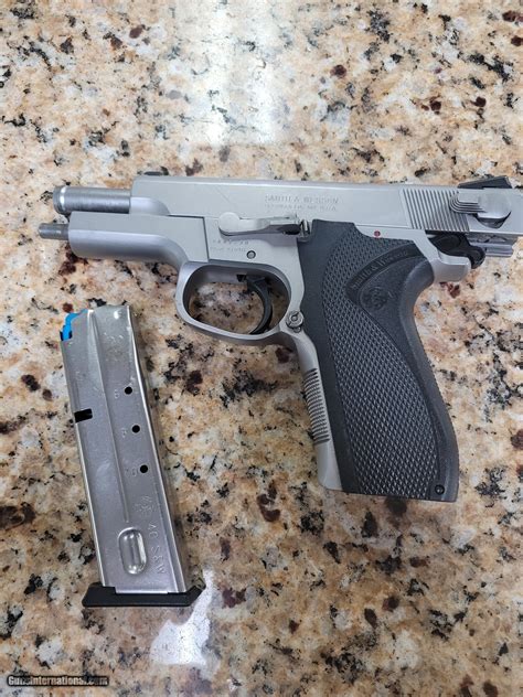 Smith & Wesson 4006 Image 6