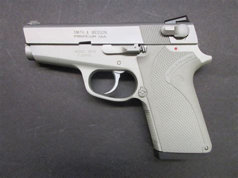 Smith & Wesson Lady Gun Image 3