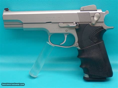 Smith & Wesson 1006 Image 2