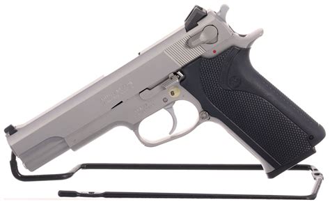 Smith & Wesson 1006 Pistol Gallery 1