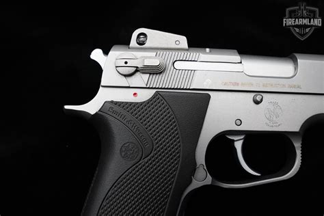 Smith & Wesson 1006 Pistol Gallery 4