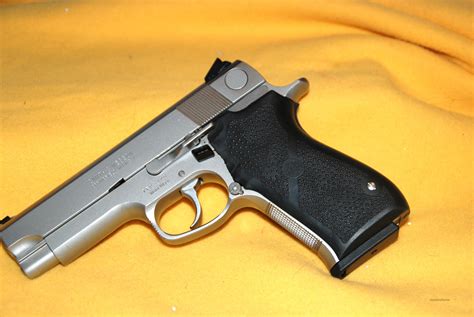 Smith & Wesson 1076 Pistol