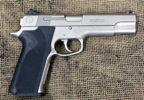 Smith & Wesson 10mm Handgun