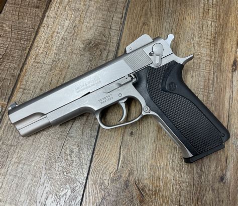 Smith & Wesson 10mm Handgun Gallery 3