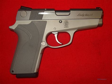 Smith & Wesson 3913 Pistol Gallery 10