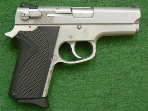 Smith & Wesson 3913 Pistol Gallery 2