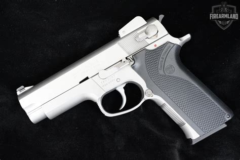 Smith & Wesson 4006 Gallery Image 3