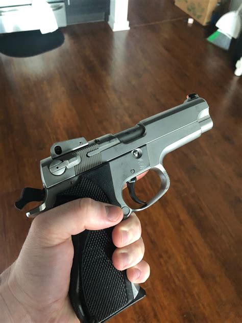 Smith & Wesson 5906