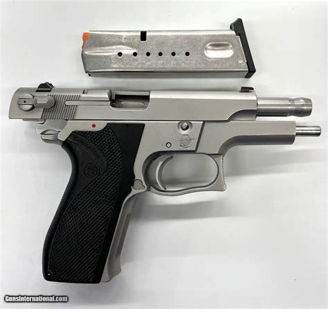 Smith & Wesson 5906 Image 1