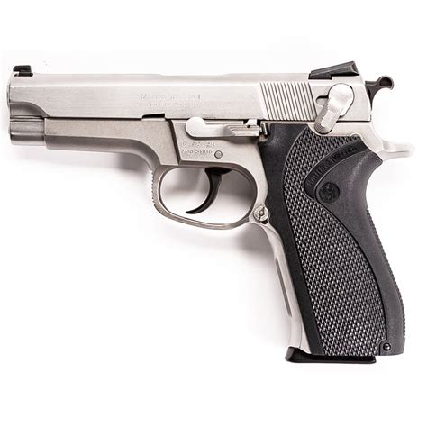 Smith & Wesson 5906 Image 2