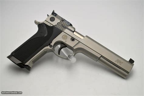 Smith & Wesson 5906 Image 6