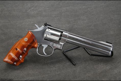 Smith & Wesson 617 Features