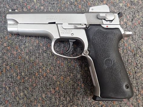 Smith And Wesson Model 5906 Gun Review