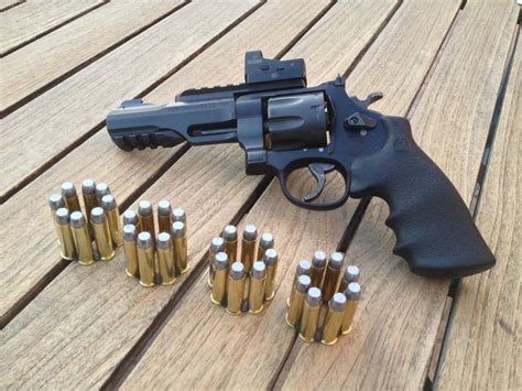 Smith & Wesson R8 Revolver Image 1