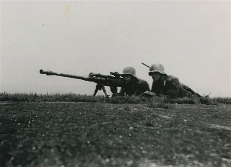 Solothurn S-18/100 rifle team