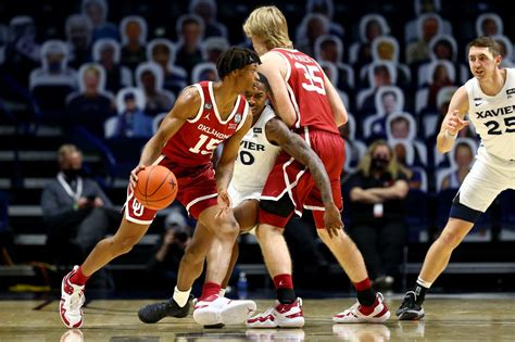 Sooner basketball team in action