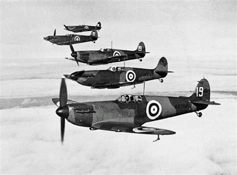 Spitfire formation flying