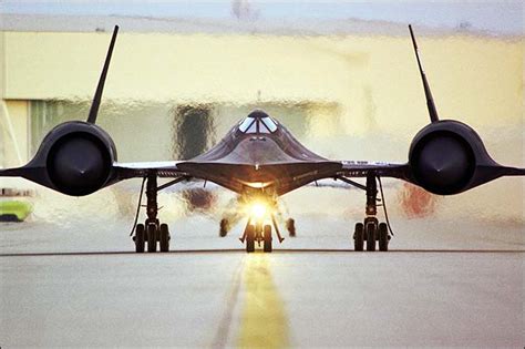 SR-71 Blackbird taxiing