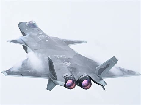 Stealth Fighter: Lockheed F-22 Raptor