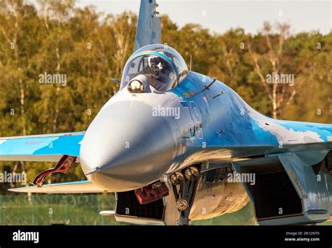 Sukhoi Su-27 taxiing