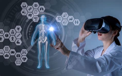 Profesionales de la salud utilizando tecnología