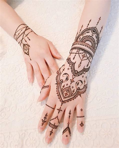 Temporary Henna Tattoos for Different Occasions