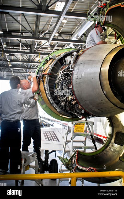 Thrust reversers on commercial aircraft