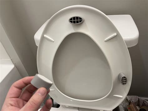 Safety of toilet seat notches