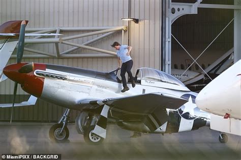 Tom Cruise Flying P51 Mustang