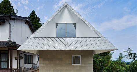 Triangular roof