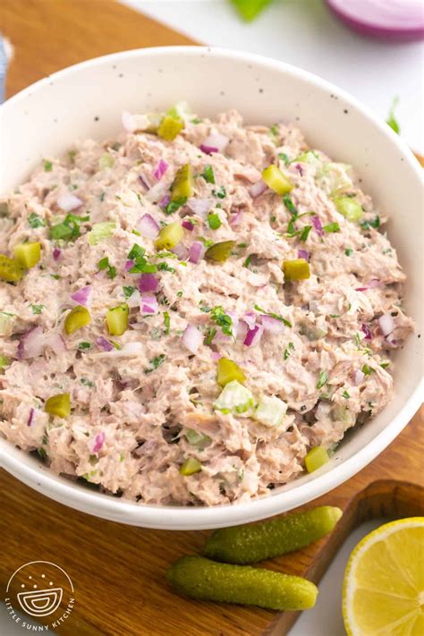 Tuna salad with mixed greens and whole grain crackers