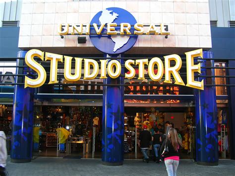 Description of Shopping at Universal Studios Hollywood