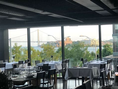 Upscale restaurants near Navy Pier in Chicago