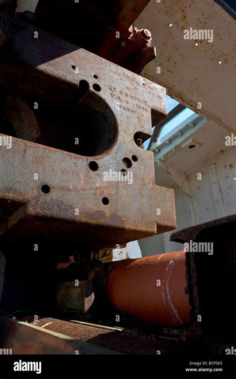 US Navy 16-inch gun loading mechanism