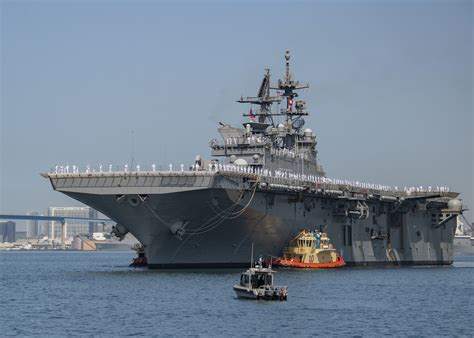 US Navy Amphibious Assault Ship San Diego