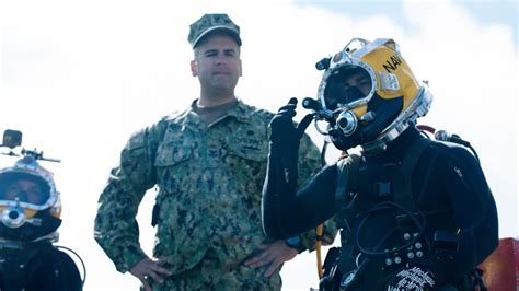 US Navy divers