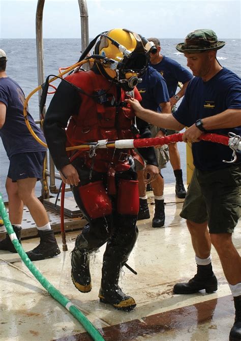 US Navy Divers in Hazardous Duty