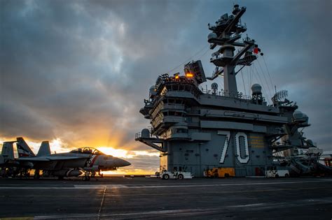 USS Carl Vinson (CVN-70) flight deck