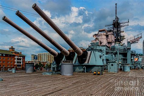 USS Wisconsin guns