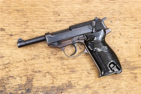 Walther P38 Pistol in Use