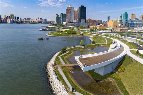 Waterfront parks in Courtyard Navy Yard