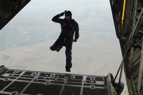 Women in Navy SEALs Parachuting