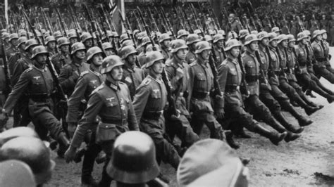 German Soldiers with MP 40 Submachine Guns